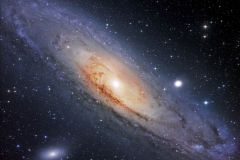 M 31 (Andromedanebel) mit den elliptischen Galaxien M 32 und M 110